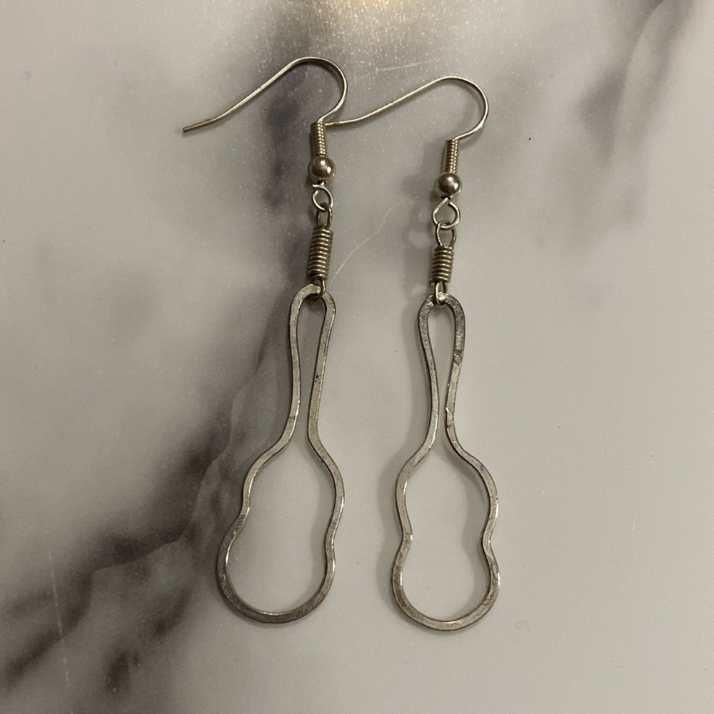 Guitar‎ silver earrings